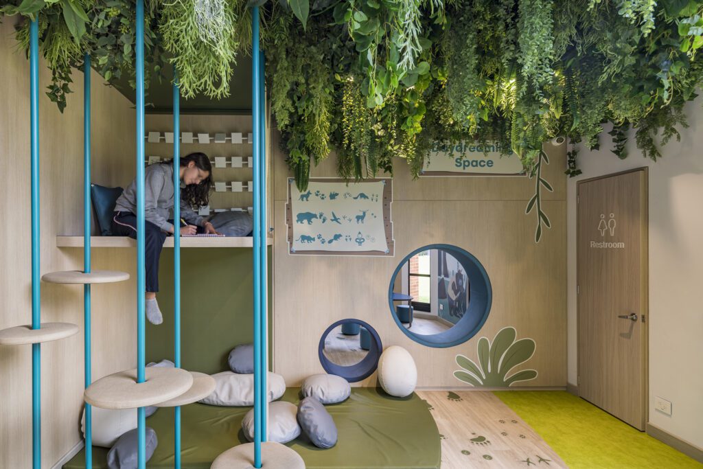 Elevated Alcove inside the New Library at Newman School desigend by CR+A in Colombia.